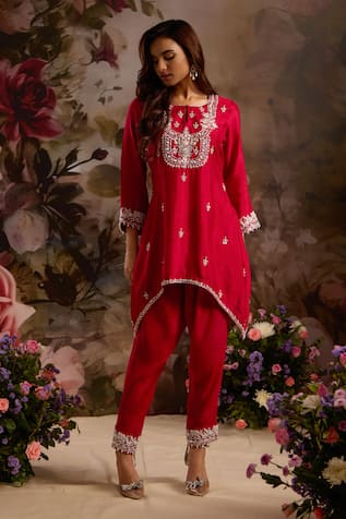 Saniya Sharma Floral Yoke Embroidered Kurta & Tulip Pant Set 