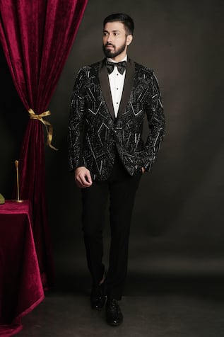 Sven suits Prism Embroidered Tuxedo Set 