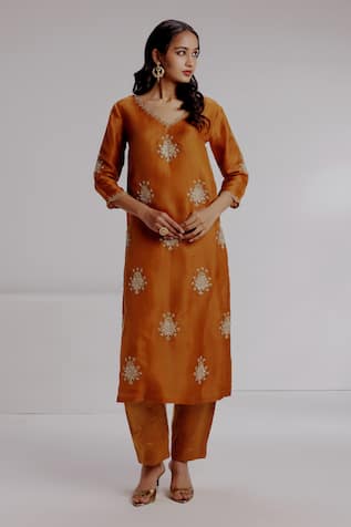 Taisha Maram Zardosi Embroidered Kurta With Pant 