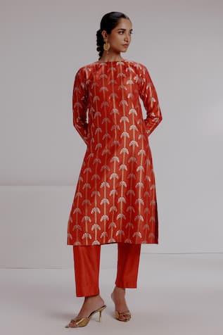 Taisha Parijat Floral Hand Woven Straight Kurta With Pant 