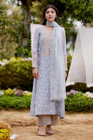 NAAZ BY NOOR Himalayan Poppy Fields Thread Work Kurta Set 