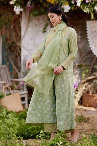 NAAZ BY NOOR Ladys Mantle Fields Thread Embroidered Kurta Set 