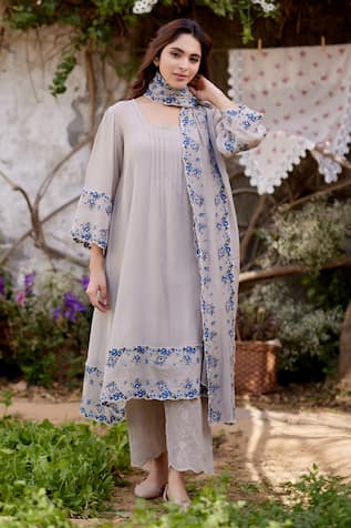 NAAZ BY NOOR Iris Field Sleeve Embroidered Kurta Set 