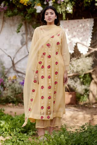 NAAZ BY NOOR Meringue Floral Thread Embroidered Kurta Set 