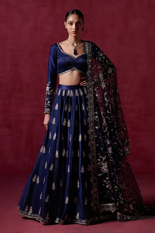 LASHKARAA Floral Butti Embroidered Lehenga Set 