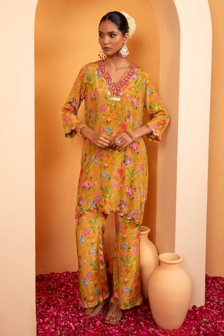 SWATI WADHWANI COUTURE Tara Printed Kurta With Pant 