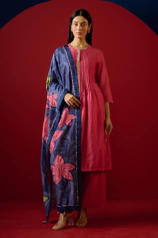 Saundh Nomi Pintucked Floral Print Kurta Pant Set 