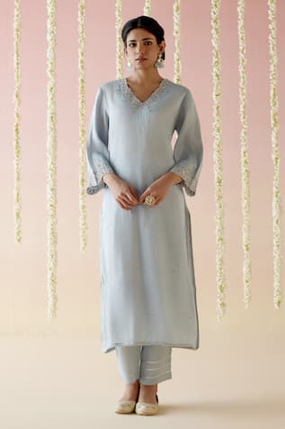 Nero India Aari Embroidered Kurta With Pant 