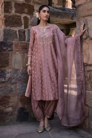 Kritika Dawar Aarna Gulbahar Dabka Embroidered Woven Kurta Set 