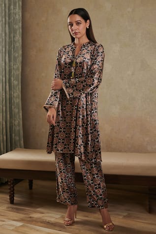 Rainas Floral Print Asymmetric Kurta With Pant 