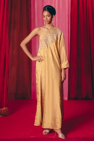 Mrunalini Rao Mundira Neckline Embroidered Kaftan 