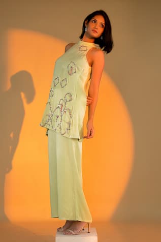 Amrood Bloom Helix Halter Neck Kurta With Flared Pant 