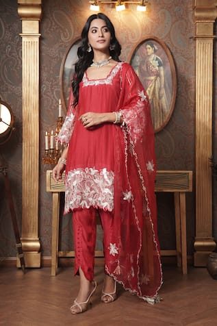 Surabhi Arya Foliage Thread Embroidered Kurta Pant Set 