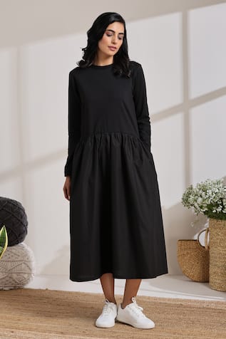 Vasstram Solid Panelled Dress 