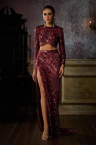 Diyarajvvir Embroidered Trail Skirt With Blouse 