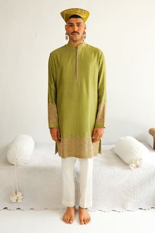 WABI SABI BY ANSHUM-RITESH Floral Ornate Pattern Embroidered Kurta With Pyjama 