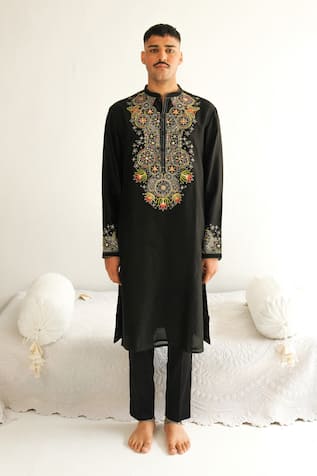 WABI SABI BY ANSHUM-RITESH Bling & Bloom Embroidered Kurta With Pyjama 