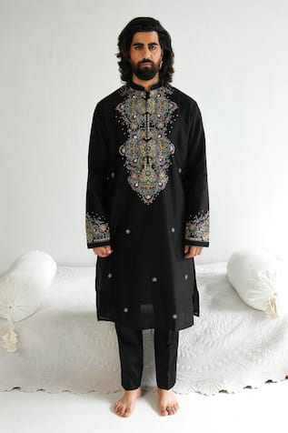 WABI SABI BY ANSHUM-RITESH Dragonfly Embroidered Kurta With Pyjama 