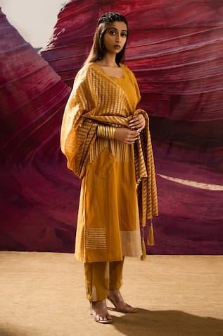 BANANA labs Line Handblock Print Kurta Zari Dupatta Set 