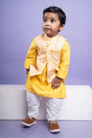 Kirti Agarwal - Pret N Couture Geometric Bundi Kurta Set 