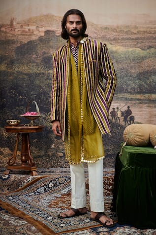 Itrh Varn Harit Makhmal Sherwani Pant Set 