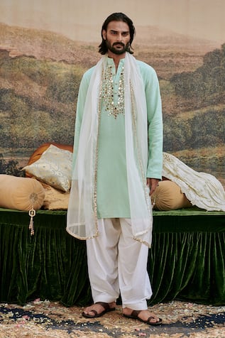 Itrh Aasmani Embroidered Kurta & Pant Set 