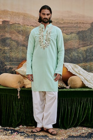 Itrh Aasmani Embroidered Kurta With Pant 