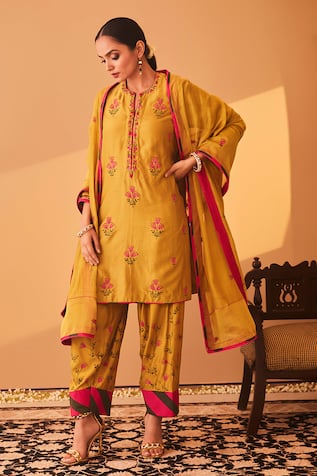 Bo tree Nafisa Floral Butta Embroidered Kurta Set 