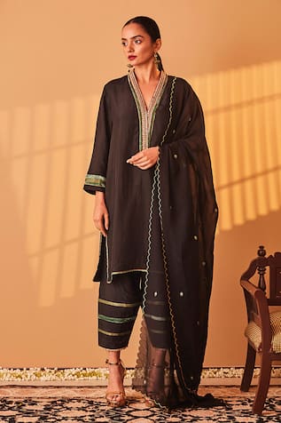 Bo tree Naaz E Jahan Zardozi Embroidered Kurta Set 