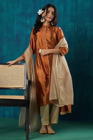 Mushio Sanika Embroidered High Low Kurta & Pant Set 