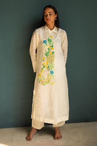 Oja Placement Embroidered Tunic With Pant 