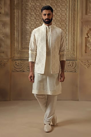 Vanshik Tonal Floral Jaal Embroidered Bundi Kurta Set 