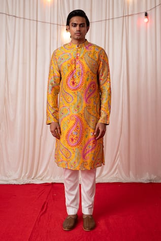 Chrkha Paisley Print Kurta With Pant 