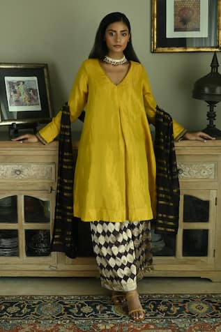 Shorshe Clothing Zeenat Sleeve Embroidered Kurta & Woven Palazzo Set 