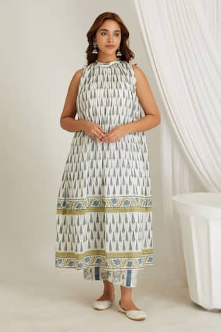 Makaan.51 Halter Neck Printed Kurta With Pant 