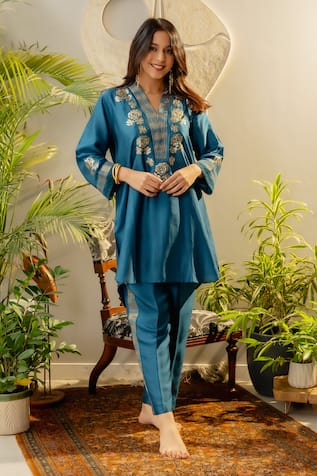 OMI Silk Floral Embroidered High Low Kurta With Straight Pant 