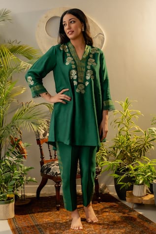 OMI Silk Embroidered High Low Kurta With Straight Pant 