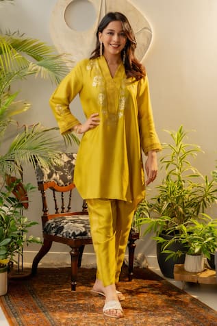 OMI Floral Sequin Embroidered High Low Kurta With Straight Pant 