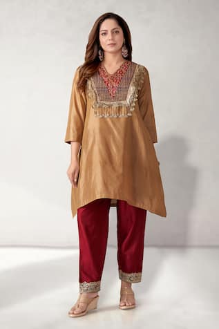 Aditi Somani Embroidered Patola Yoke Kurta With Pant 