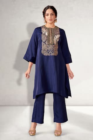 Aditi Somani Floral Embroidered Asymmetric Kurta With Pant 