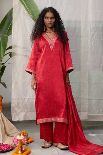 RAAS LIFE Nyra Zari Lace Embellished Kurta With Pant 