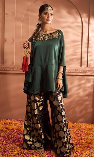 Tasuvure Indes Kiri Kaftan With Floral Veil Pant 