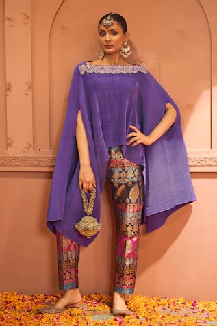 Tasuvure Indes Divine Paisley Embroidered Cape With Pant 