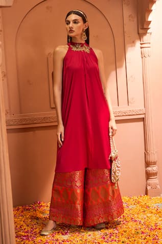 Tasuvure Indes Pataka Applique Embellished Kurta With Woven Flared Pant 