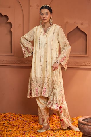 Tasuvure Indes Sequin Thread Embroidered Geometric Kurta With Pant 