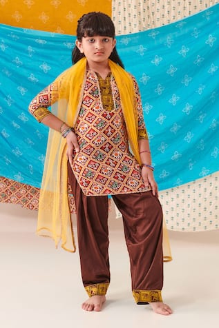 CUTE COUTURE Folklore Print Kurta & Patola Pant Set 