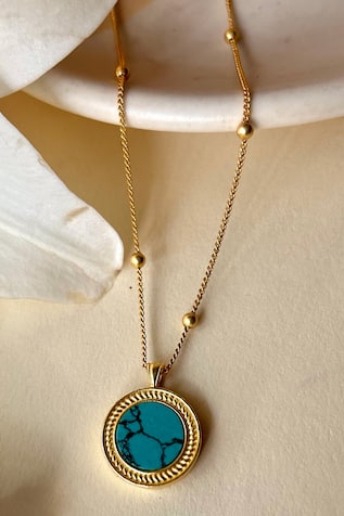 Healing Touch Stone Embellished Pendant Necklace 