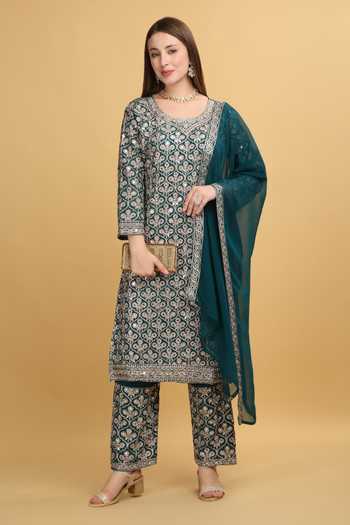 Aham-Vayam Meer Bead Emboridered Kurta Set 