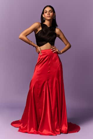 Solid Halter Neck Crop Top 