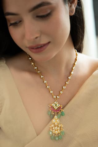 Kundan & Natural Stone Embellished Necklace 